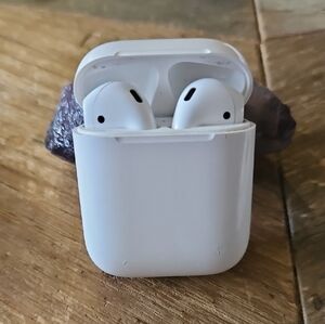 Apple White Wireless Earbuds with Case